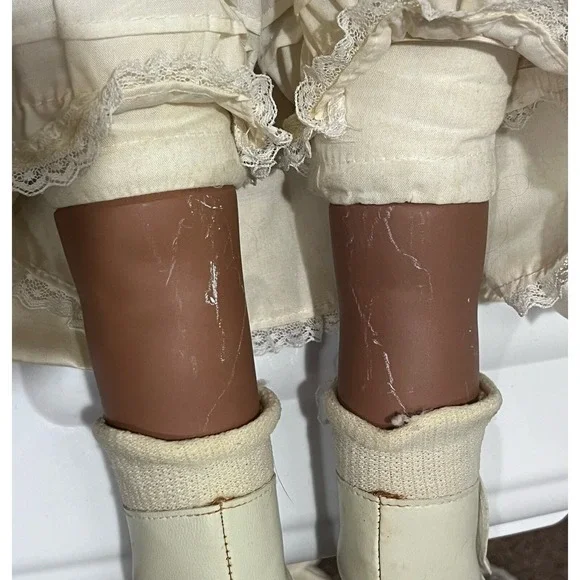 Gay Boassy 1999 Halle #1201 Porcelain African American Tender Toddlers 22